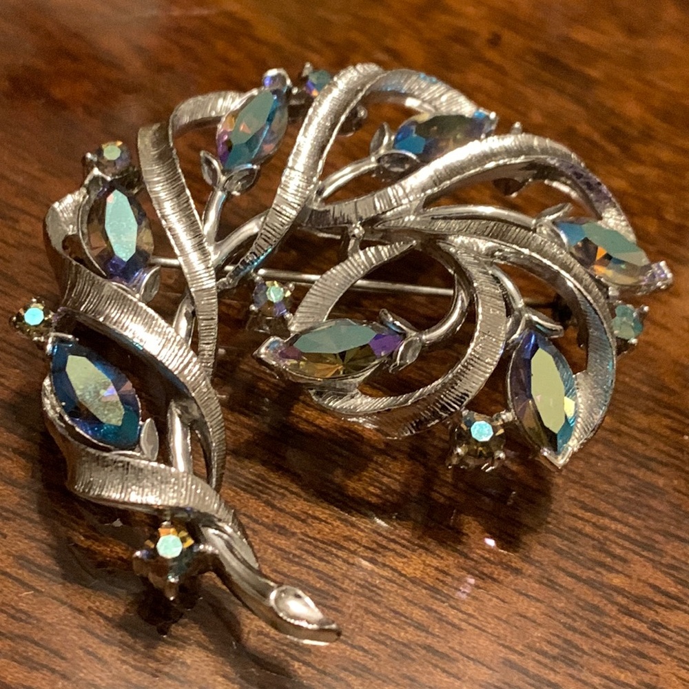 Vintage Lisner Brooch silver tone Aurora Borealis Rhinestones Filagree Leaf pin
